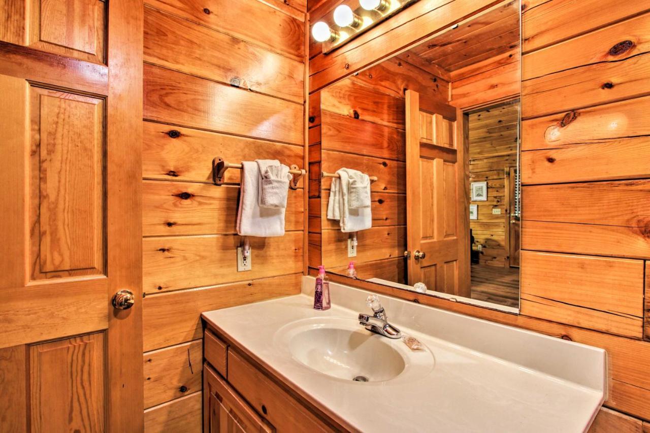 Charming Pigeon Forge Cabin With Private Hot Tub! Sevierville Zewnętrze zdjęcie